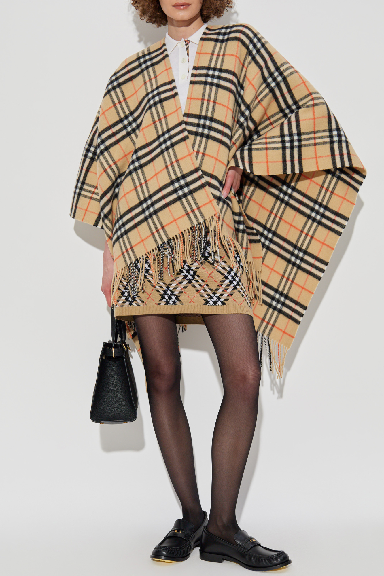 ポンチョ・ケープ Burberry FW25 A:ST CHARLOTTE CAPE:164786:A2021 (8102992) Burberry FW25 A:ST CHARLOTTE CAPE:164786:A2021 (8102992